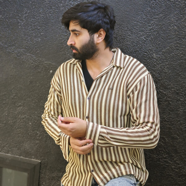 full-sleeve shirt with a collar-knitted polo style